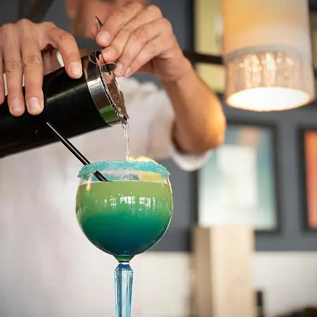 Хотел зефир 3*