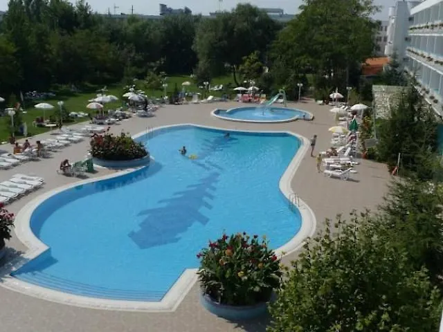 Хотел зефир 3*