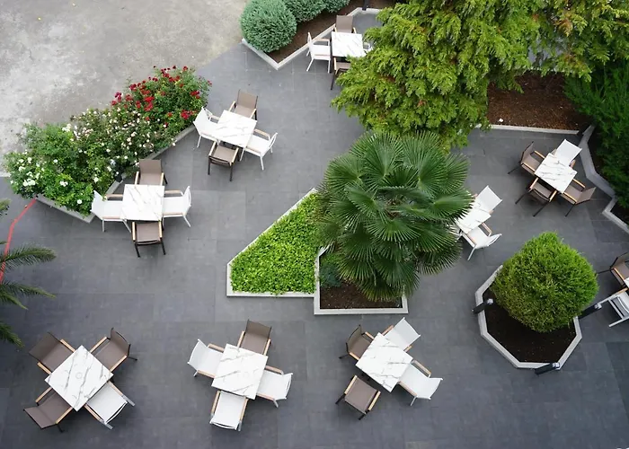 Хотел зефир 3*