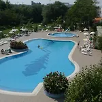Хотел зефир 3*